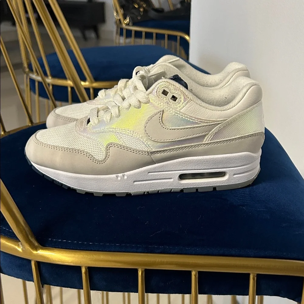 Nike Wmns Air Max 1 'Air Max Day - La Ville-Lumière' - Picture 2 of 4
